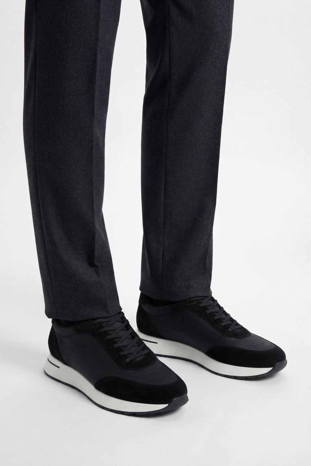 BLACK LEISURE SNEAKER