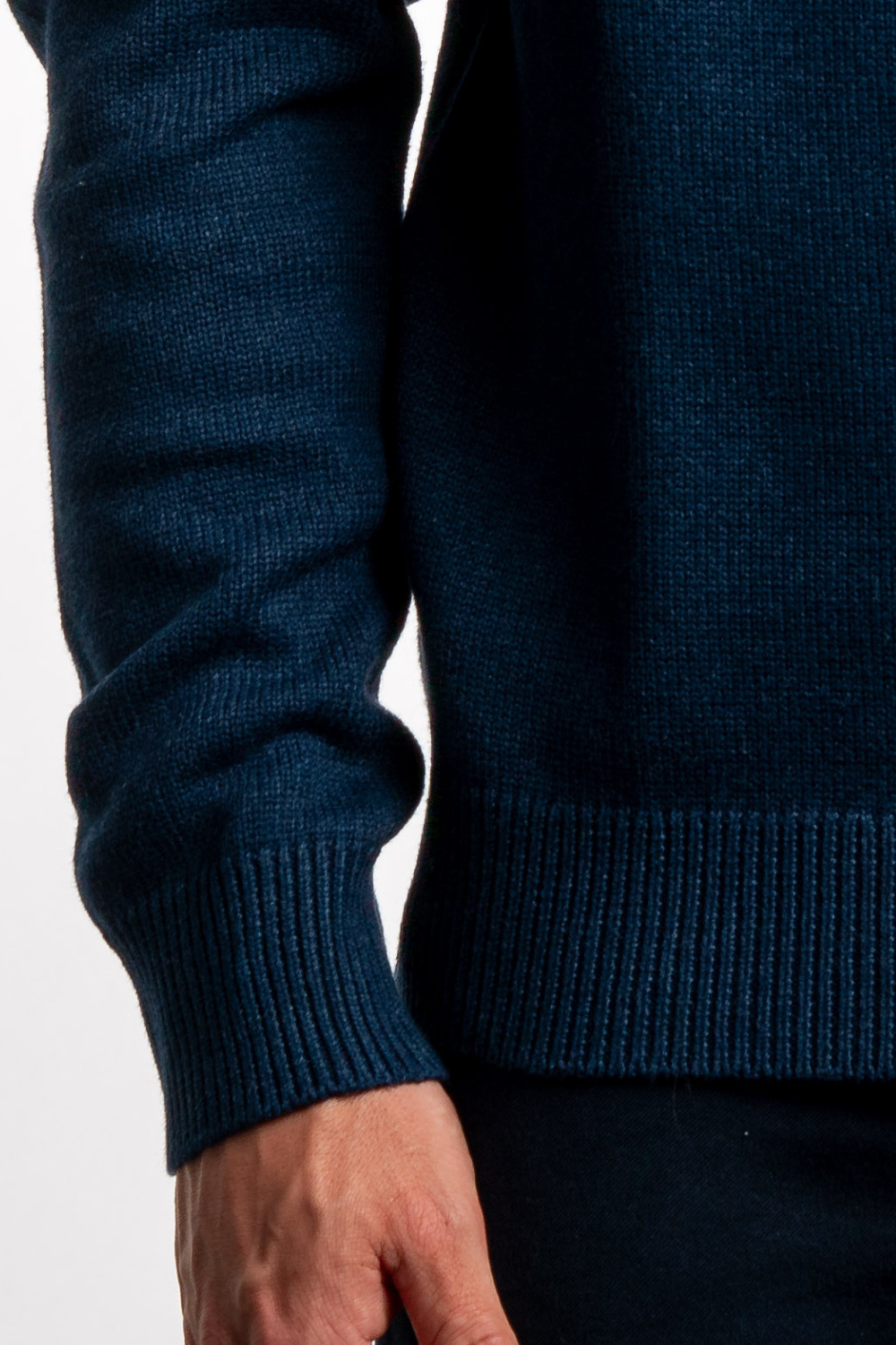 NAVY BLUE CREWNECK SWEATER