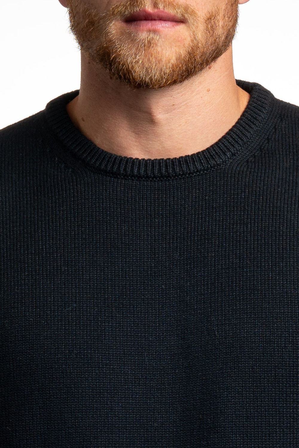 BLACK CREWNECK SWEATER