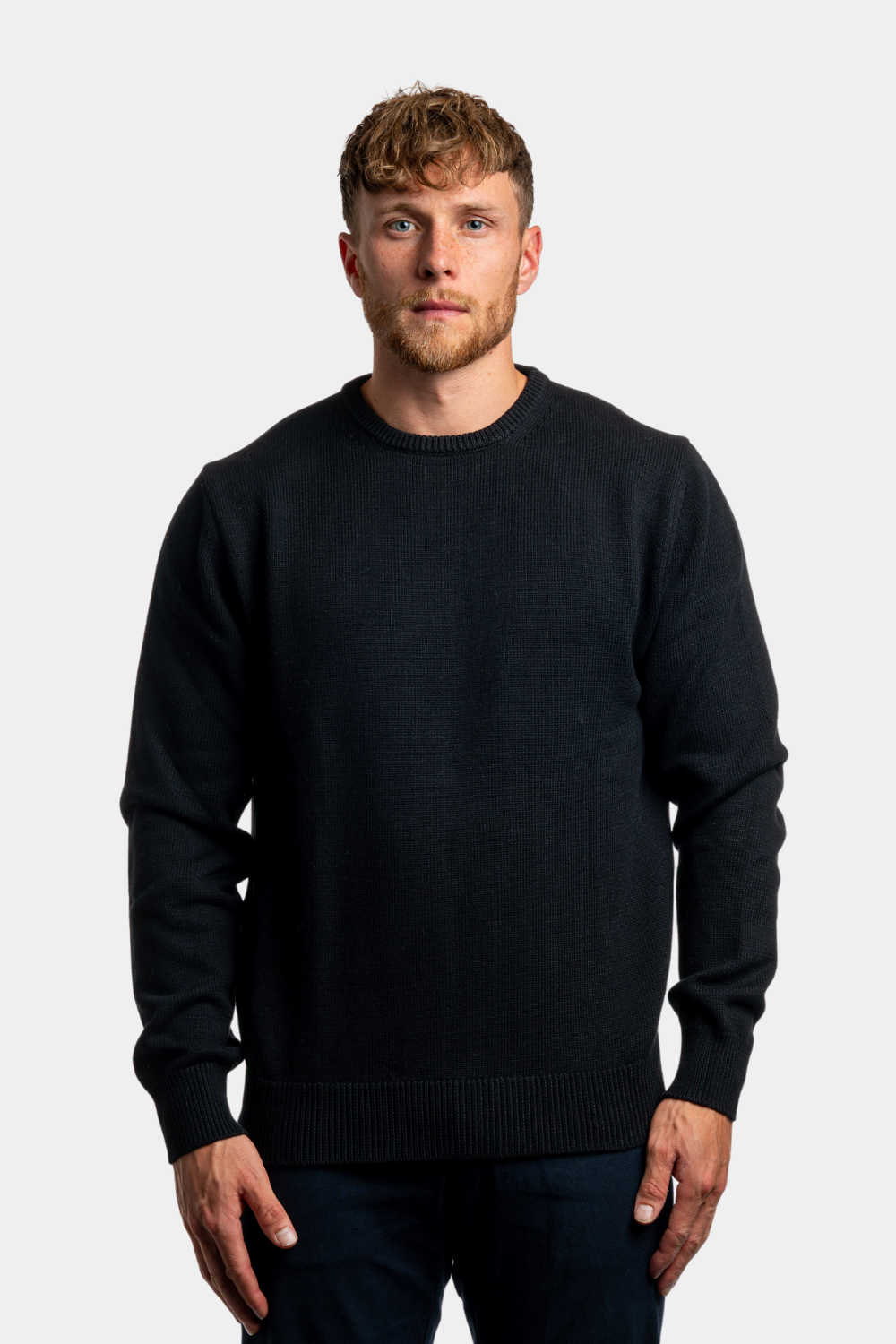 BLACK CREWNECK SWEATER