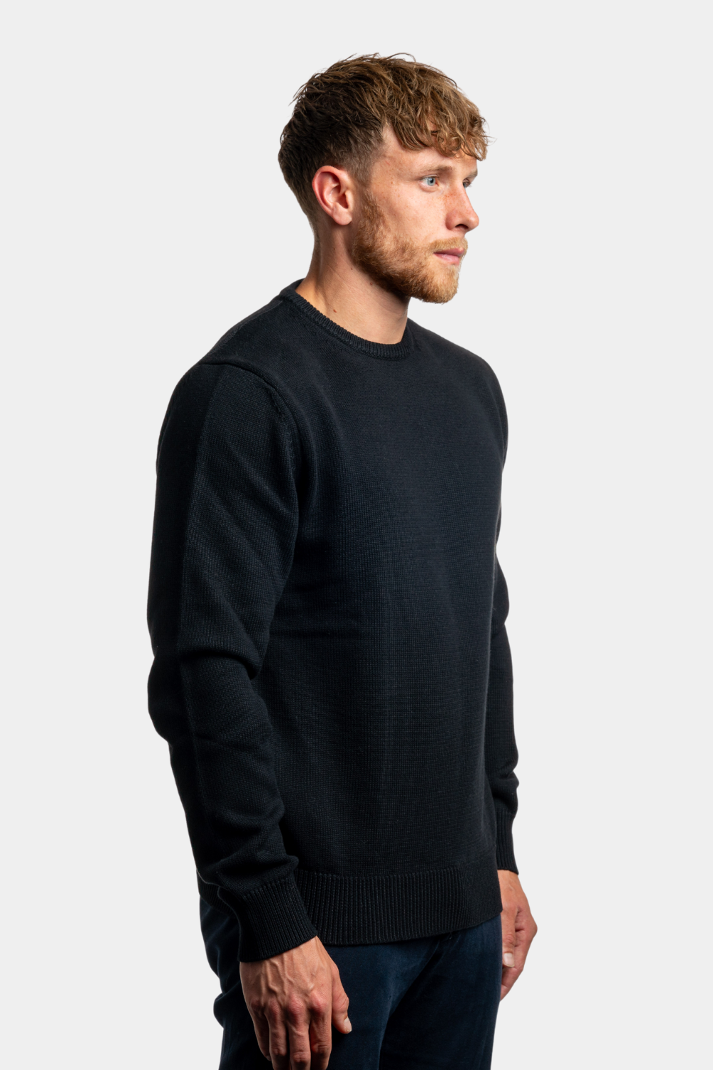 BLACK CREWNECK SWEATER