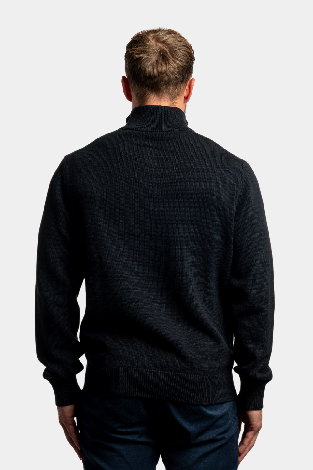 BLACK QUARTER ZIP SWEATER