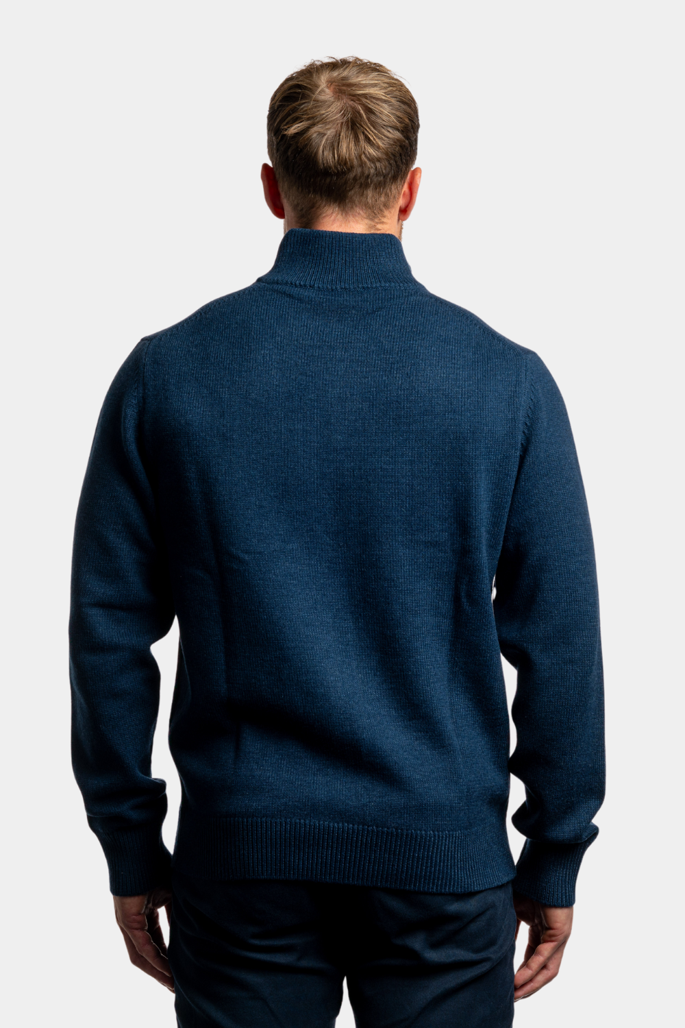 NAVY BLUE QUARTER ZIP SWEATER